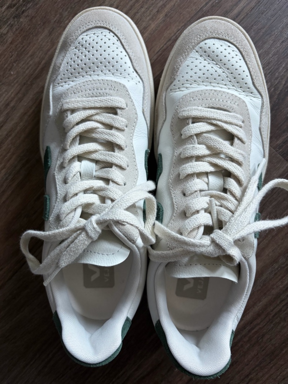 Veja V-90 Sneakers - Picture 4 of 7